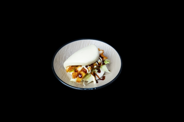 128.BAO CON PECHUGA DE POLLO FRITA 1u