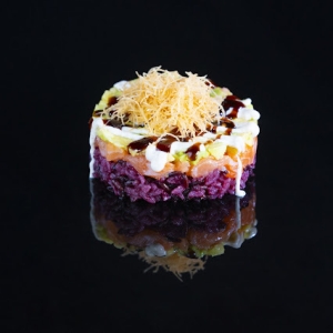 227.BLACK RICE TARTAR DE SALMON AGUACATE