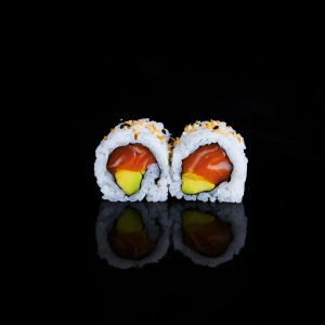 301.URA SALMON CON AGUACATE 8u