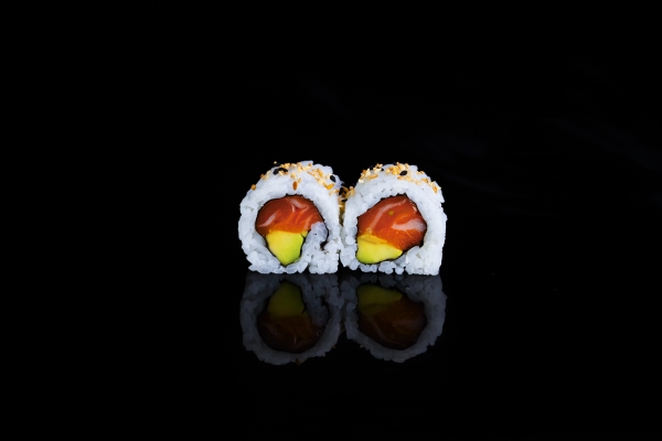 301.URA SALMON CON AGUACATE 8u