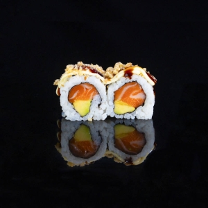 303.URA SALMON CON AGUACATE Y NUECES 8u