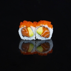 304.URA SALMON CON AGUACATE Y TOBIKO 8u