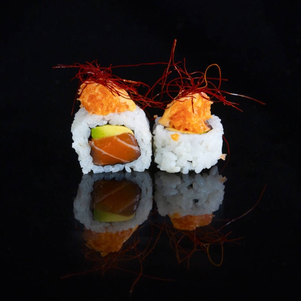 326.URA ESPECIAL TARTAR DE SALMON PICANTE 8u