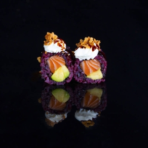 329.URA BLACK SALMON CON AGUACATE 8u